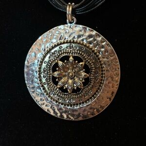 Lovely pendant necklace with hammered metal look. Mixed silver bronze.